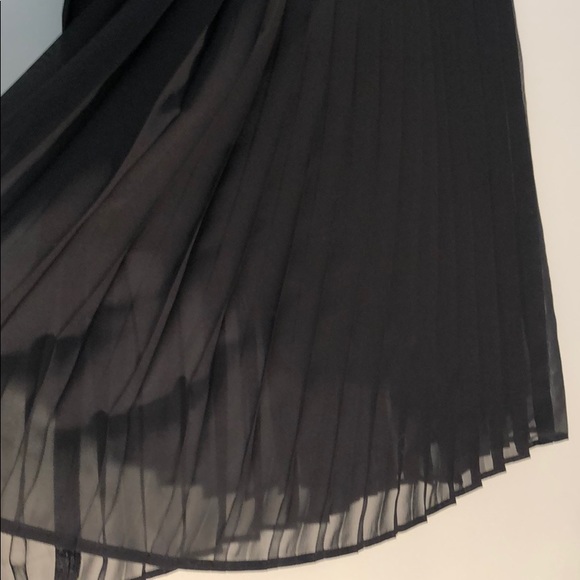 Black pleated accordion skirt - Picture 2 of 4